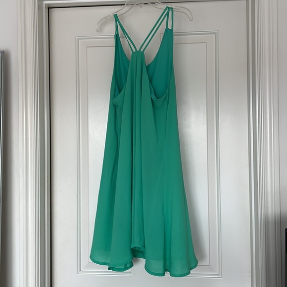Mint green dress - Picture 3 of 3